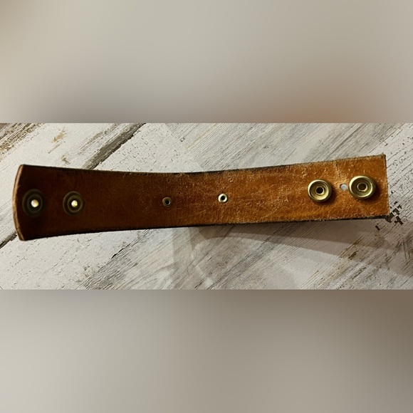 Handmade Ford Leather Bracelet - Picture 3 of 3